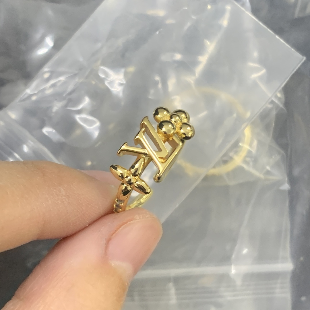 LV Rose Gold Vintage-Inspired Ring 621