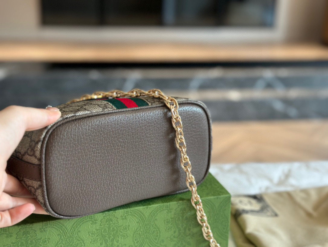 Gucci Silver Quilted Bag 575
