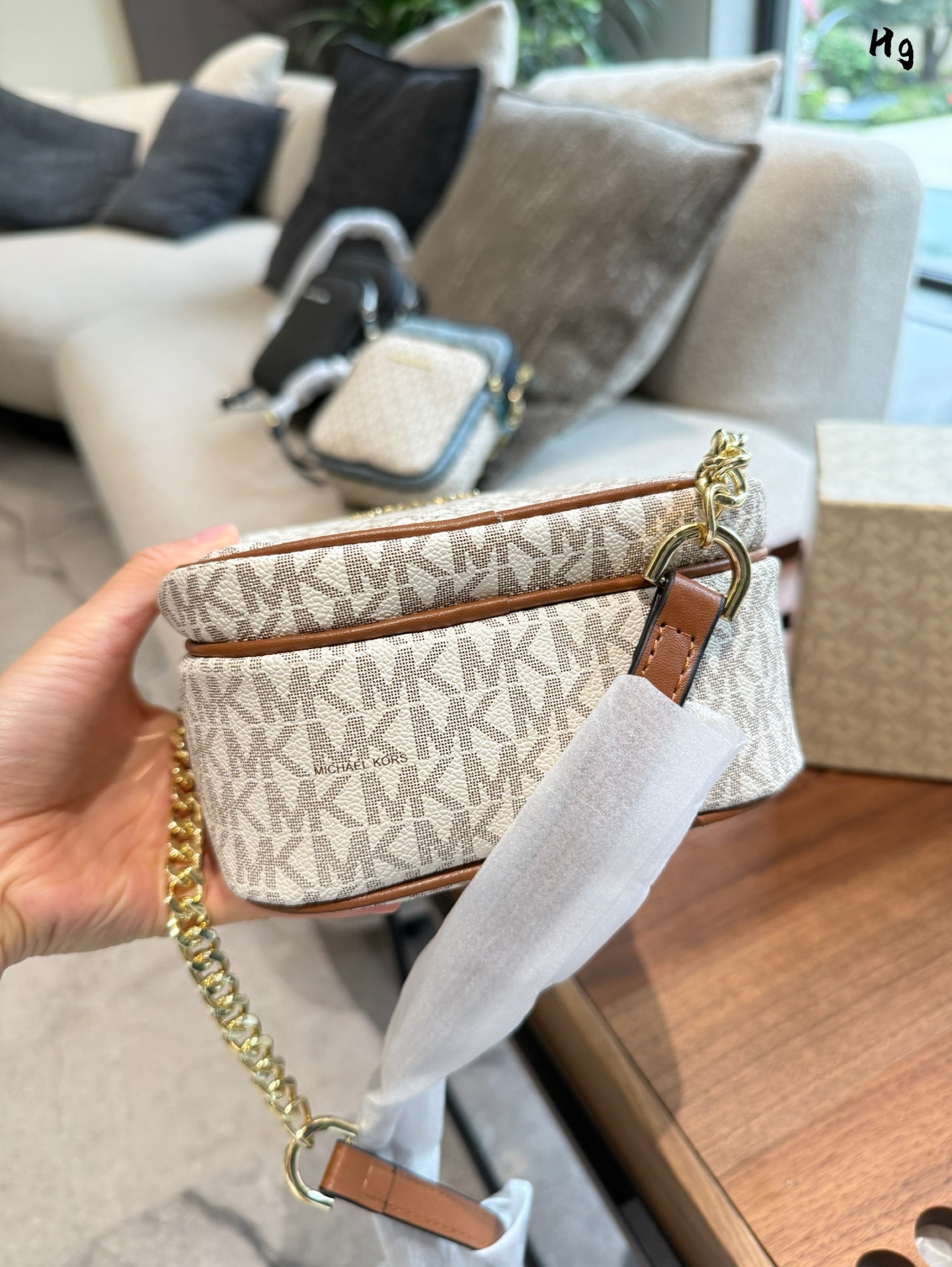 MK bag mercer 00