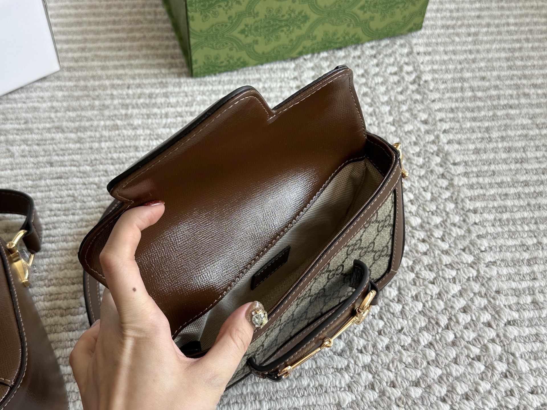 Gucci Silver Vintage-Inspired Bag 566