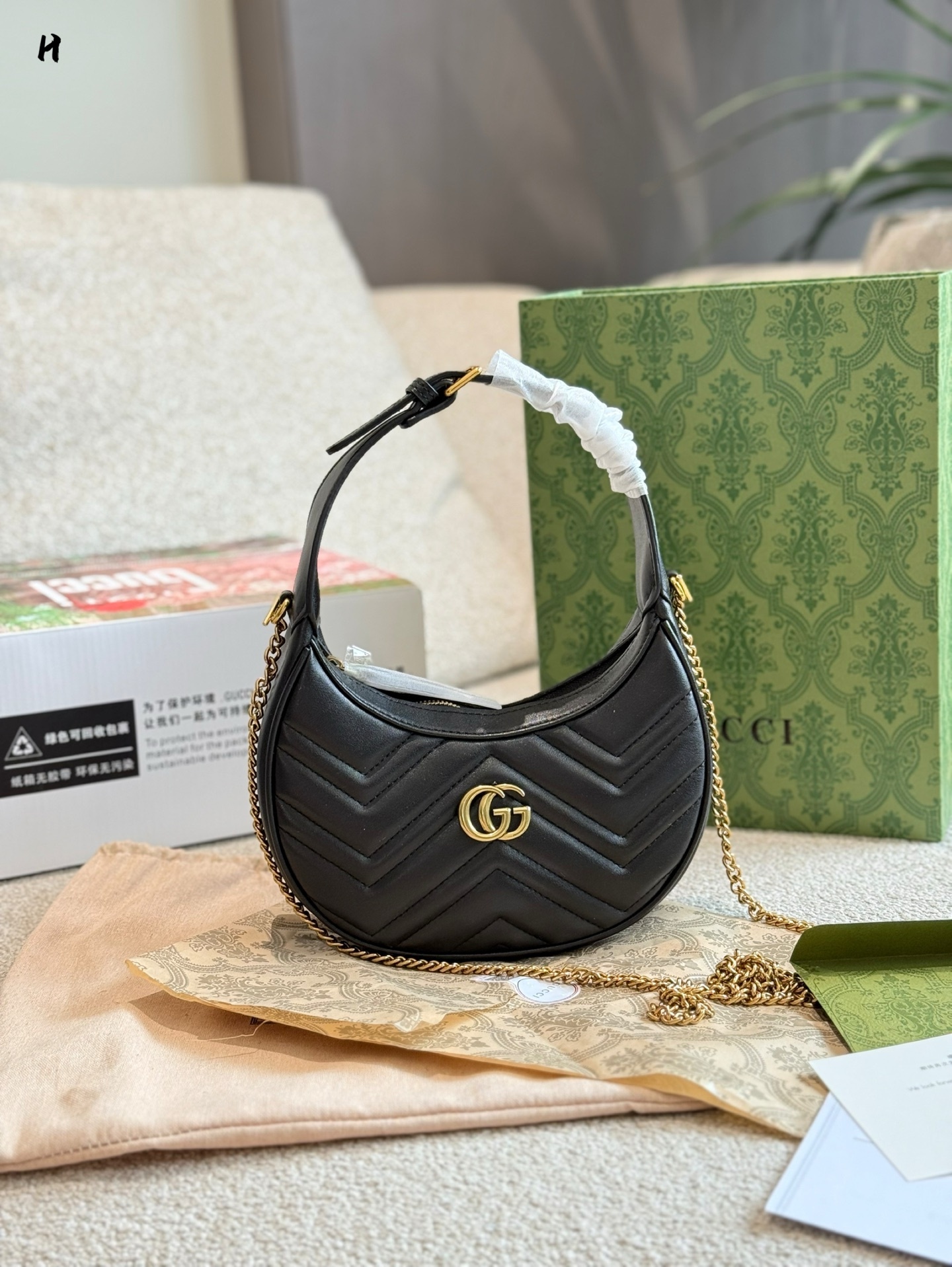 Gucci Silver Vintage-Inspired Bag 532