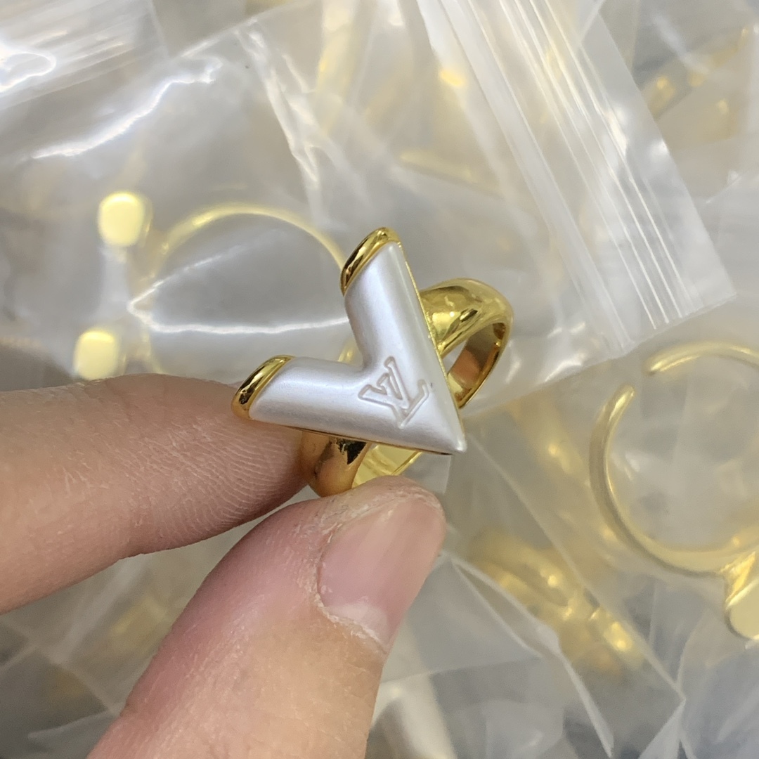 LV Gold Classic Ring 677