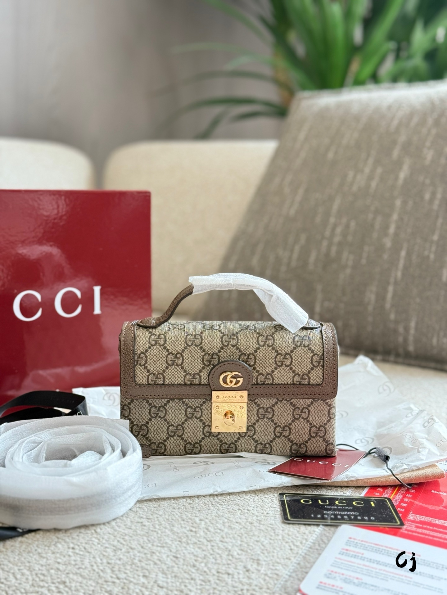 Gucci Silver Logo-Accented Bag 535