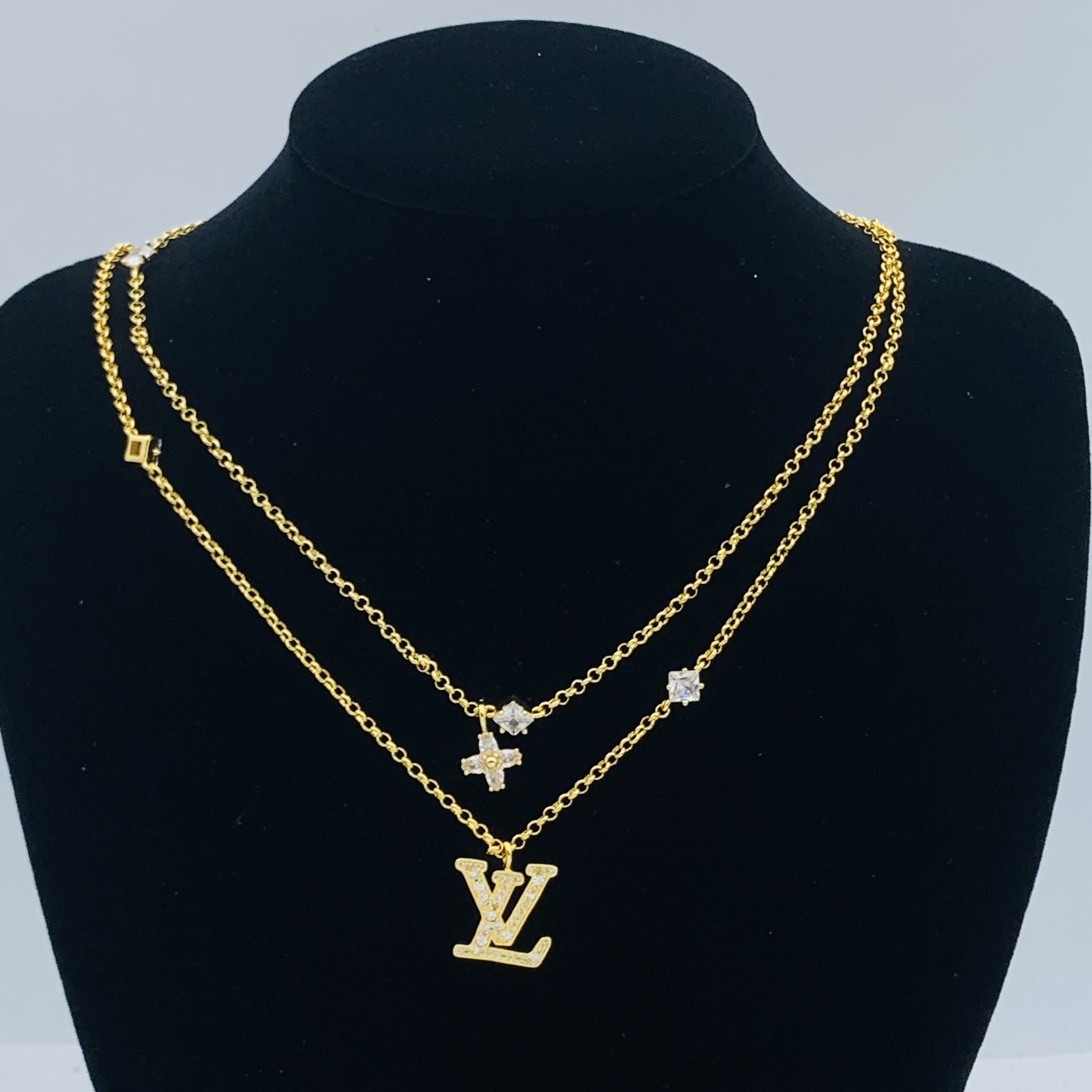 LV Gold Logo-Accented Necklace 918