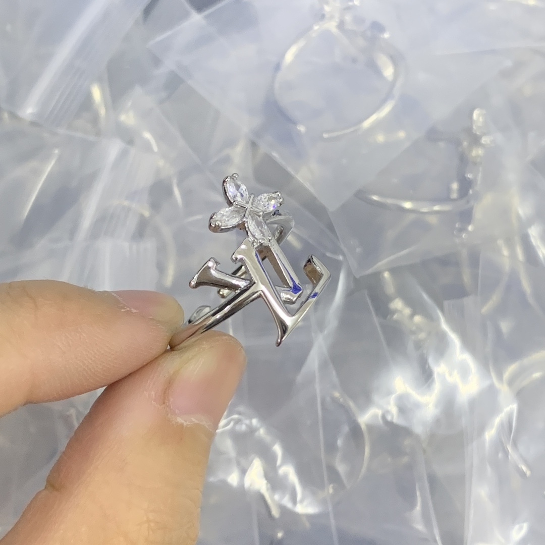LV Silver Vintage-Inspired Ring 663