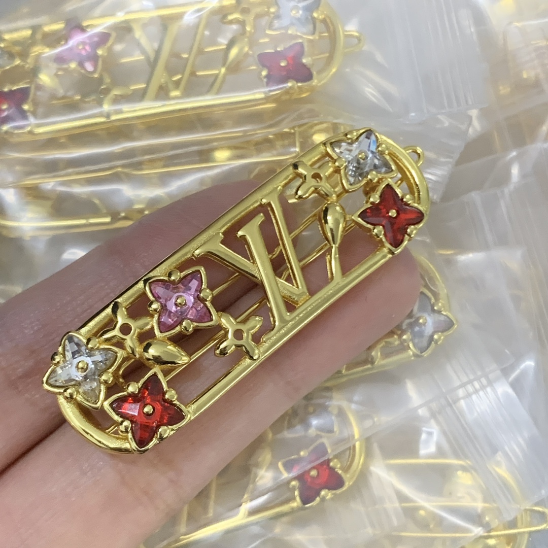 LV Rose Gold Vintage-Inspired Brooch 1153