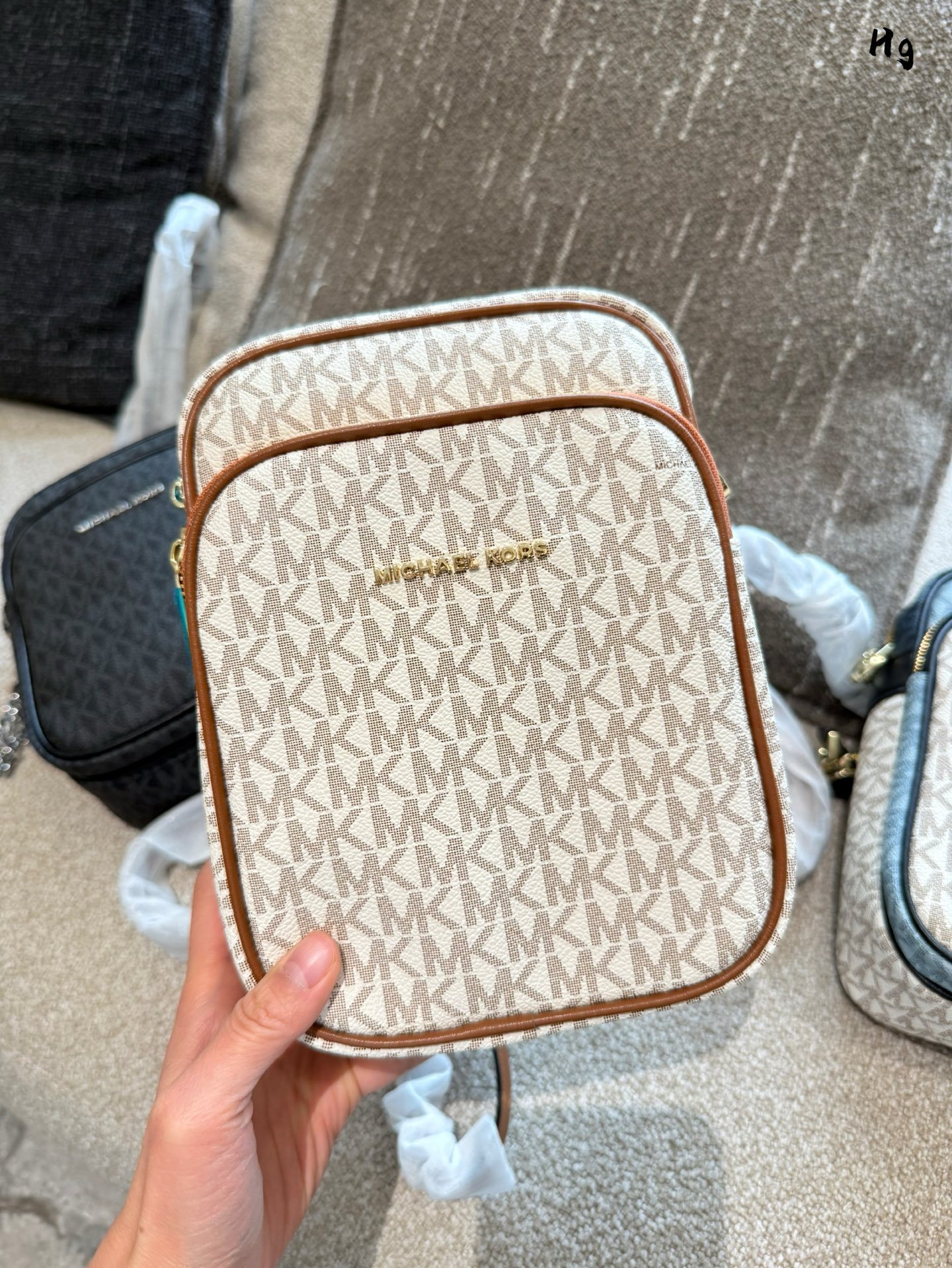 MK bag mercer 00