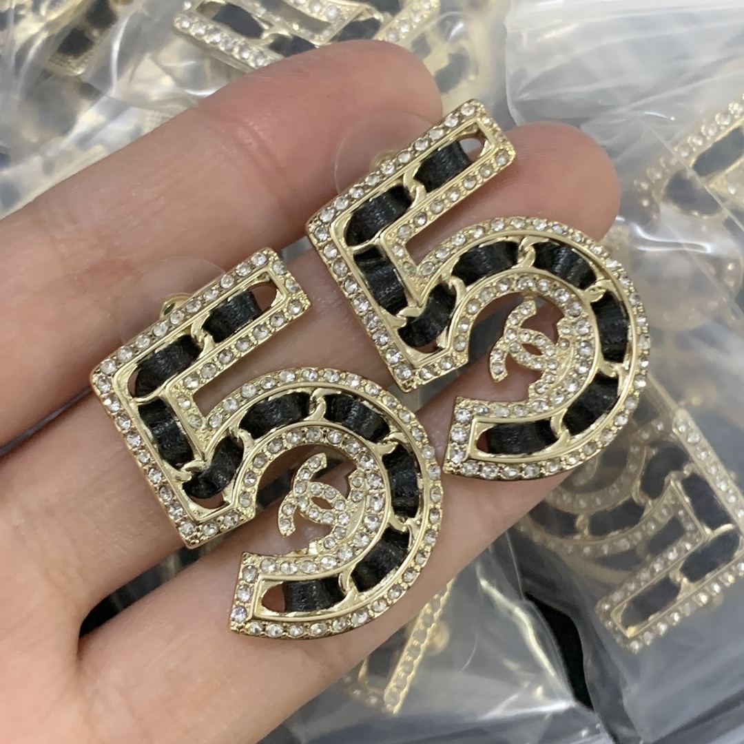 Chanel Gold Logo-Accented Earrings 465