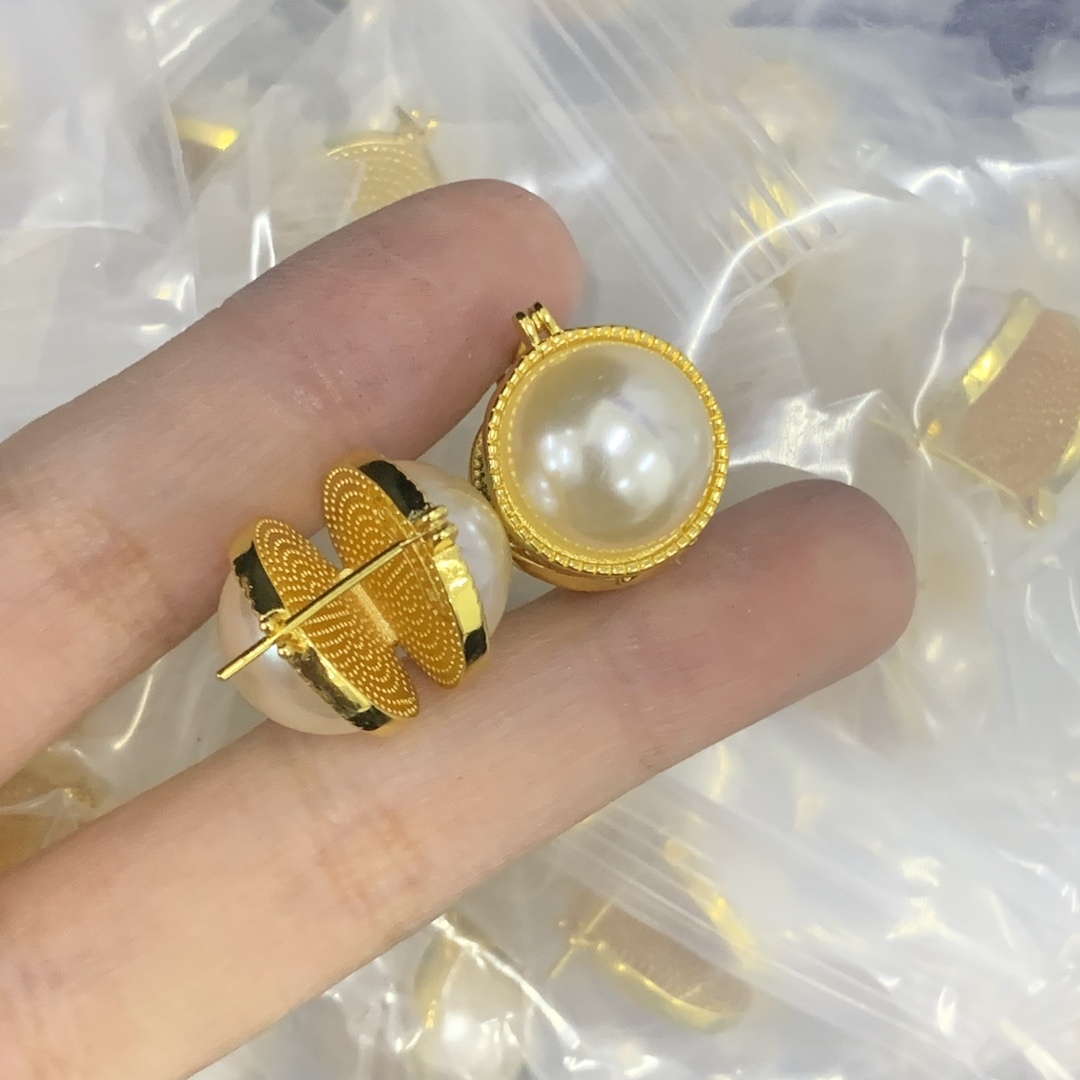 Celine Gold Vintage-Inspired Earrings 139