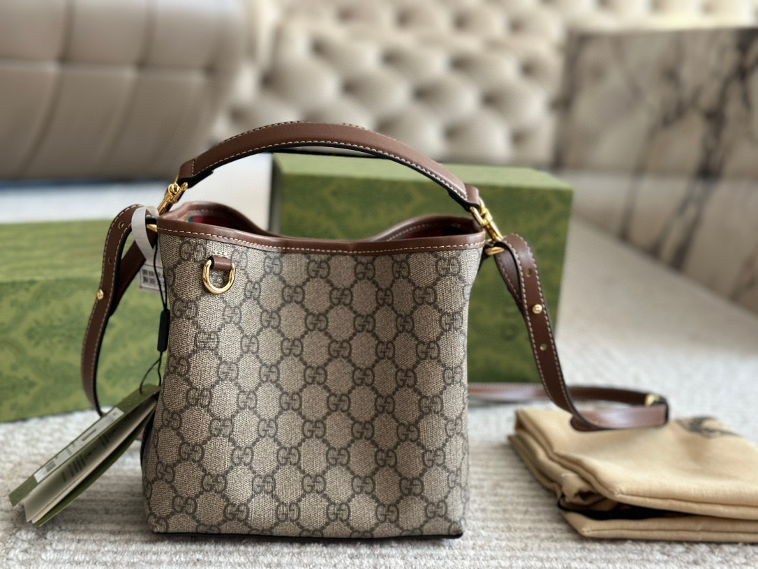 Gucci Silver Quilted Bag 582