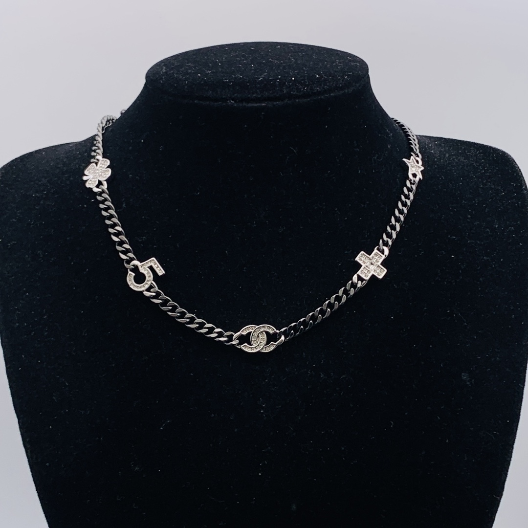 Chanel Silver Vintage-Inspired Necklace 817