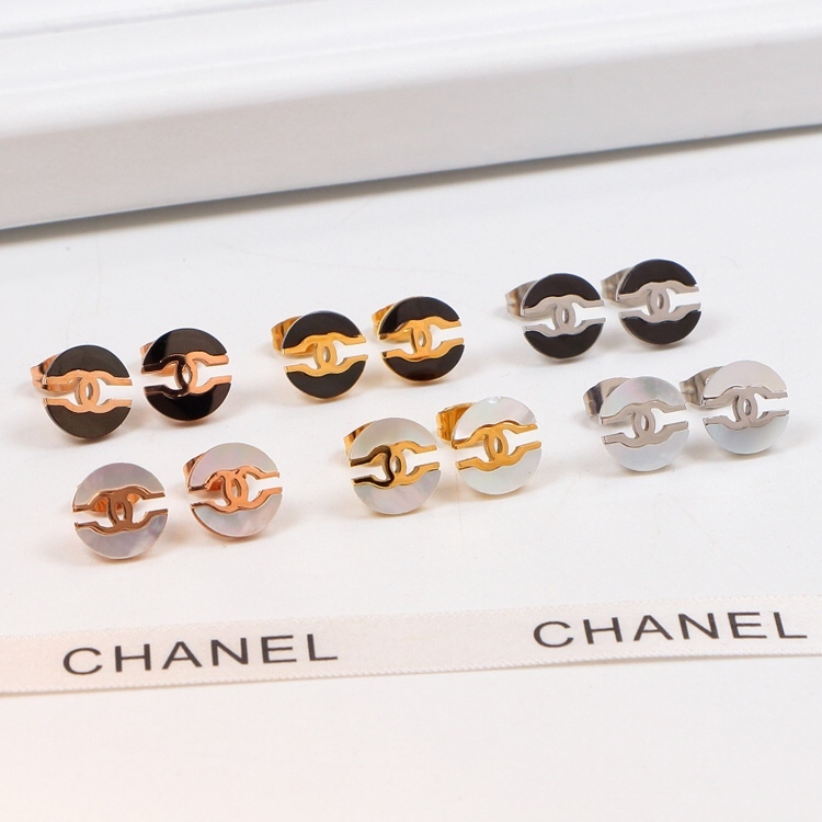 Chanel Gold Logo-Accented Earrings 007