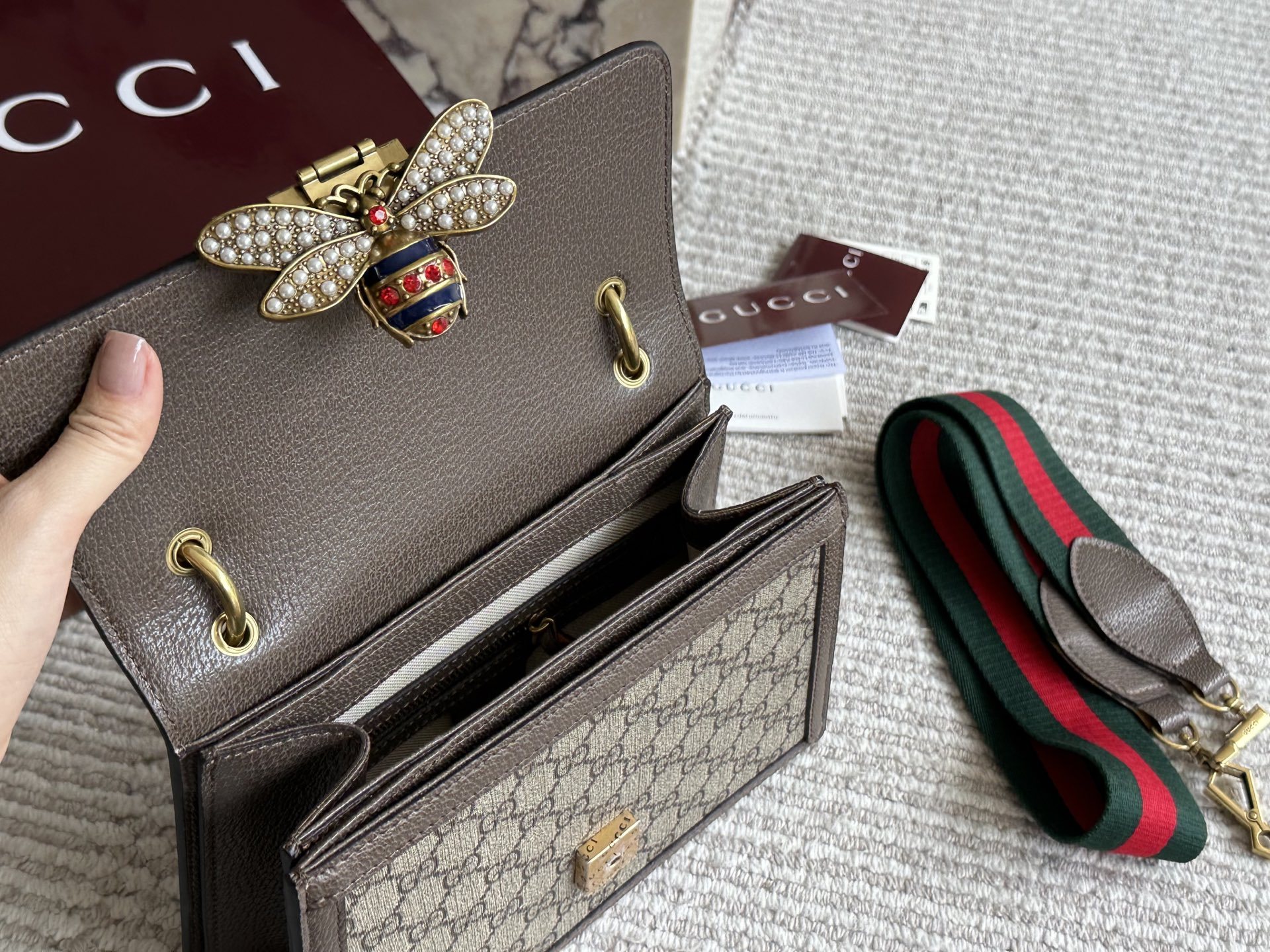Gucci Silver Vintage-Inspired Bag 559