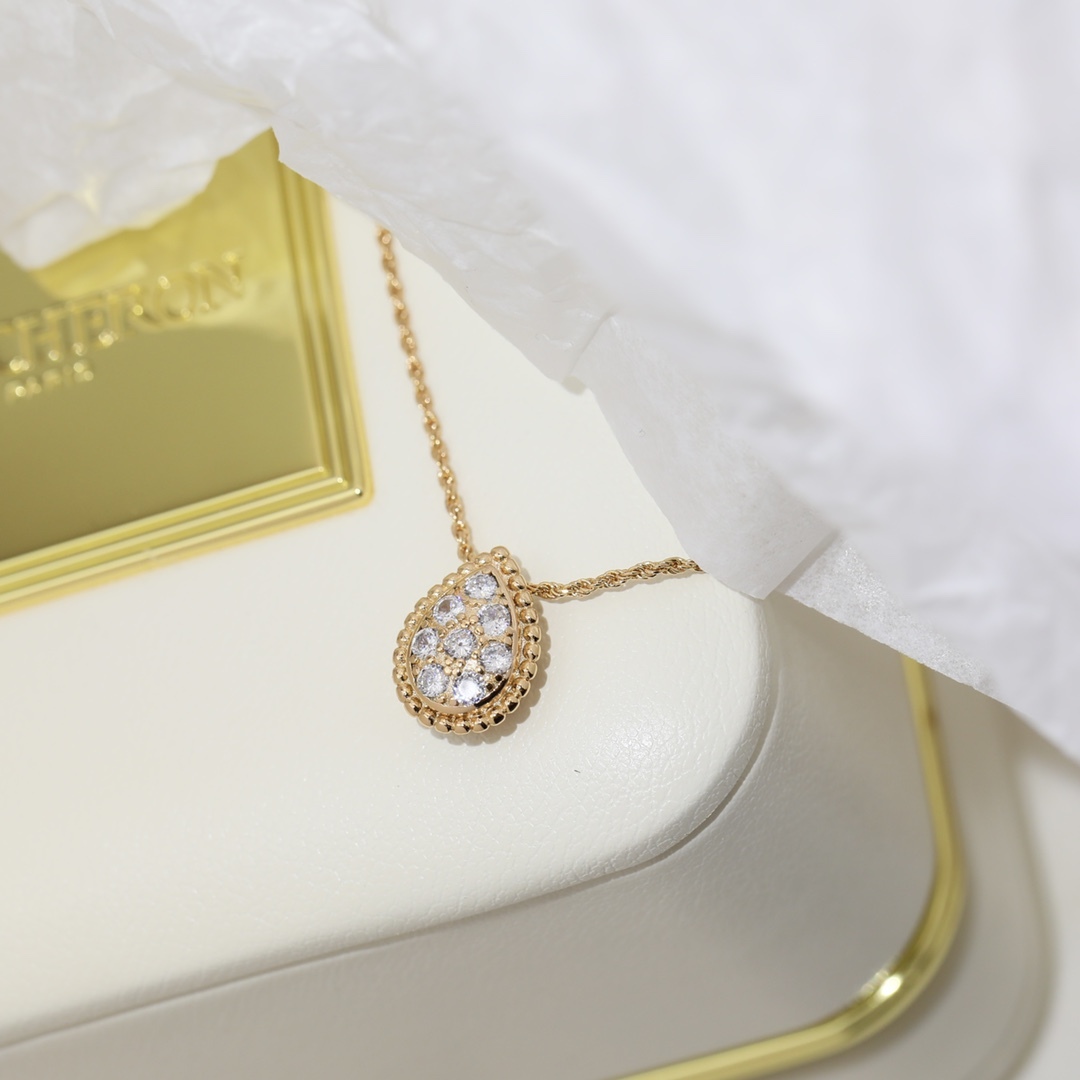 Boucheron Rose Gold Vintage-Inspired Necklace 008