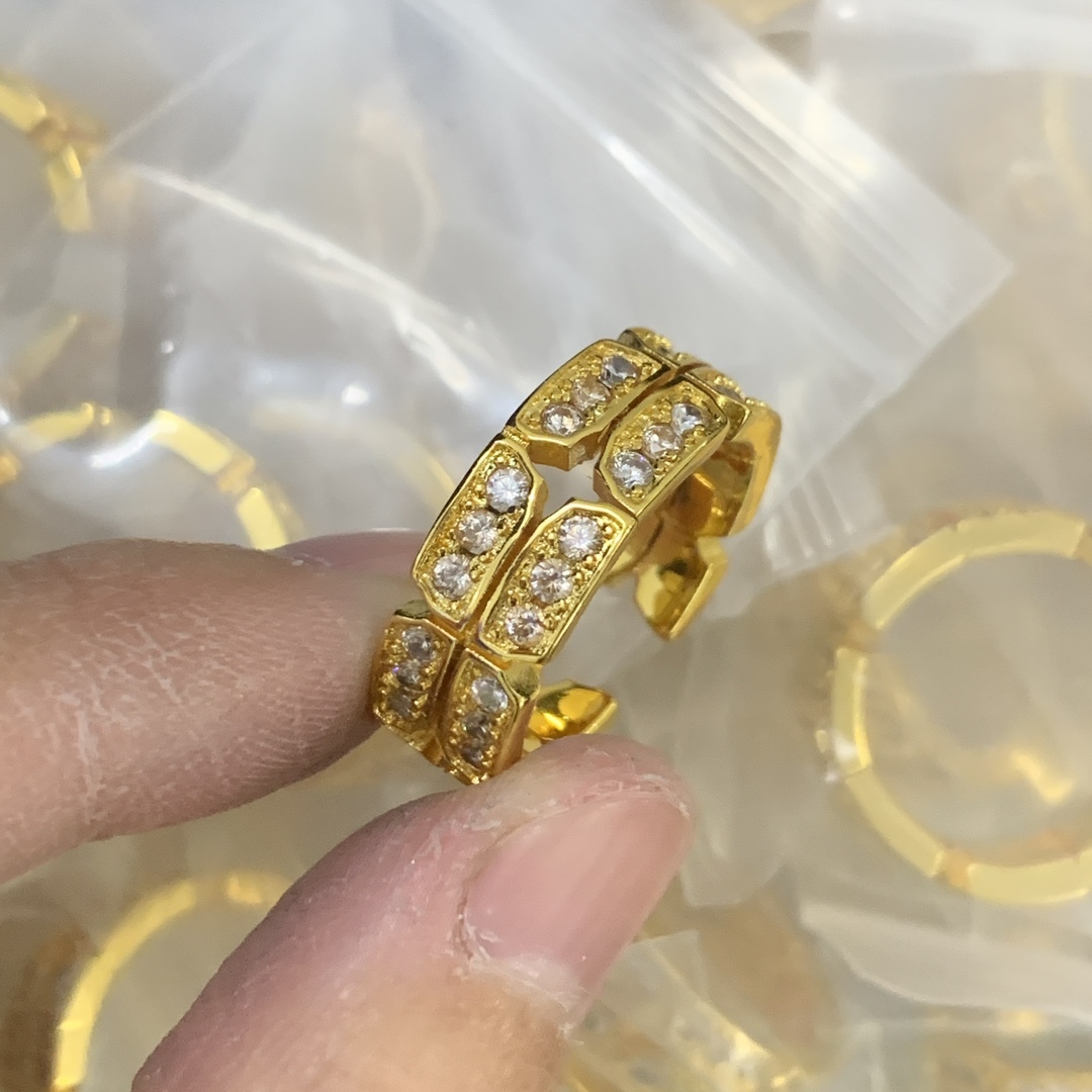 LV Gold Vintage-Inspired Ring 1031