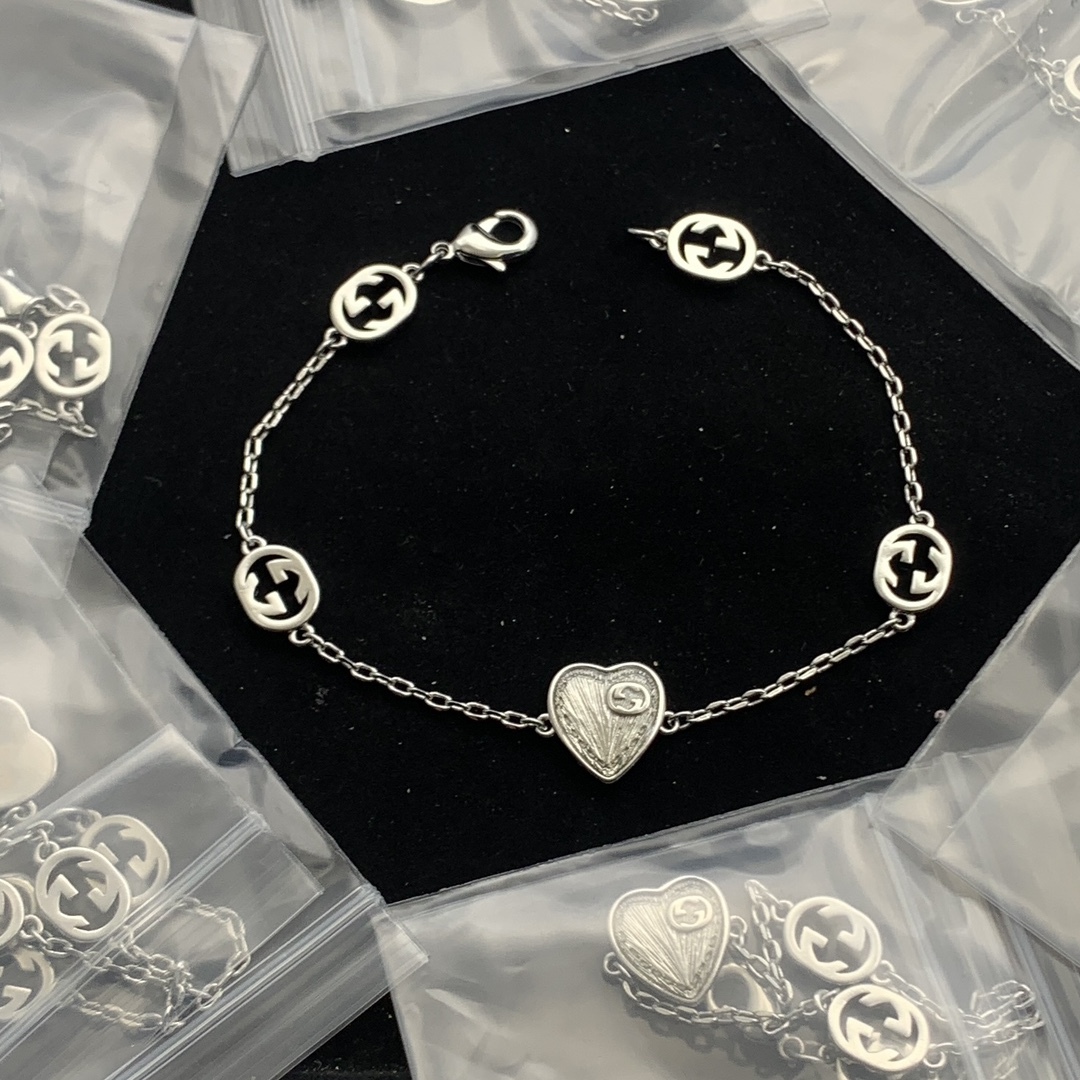 Gucci Silver Vintage-Inspired Bracelet 485