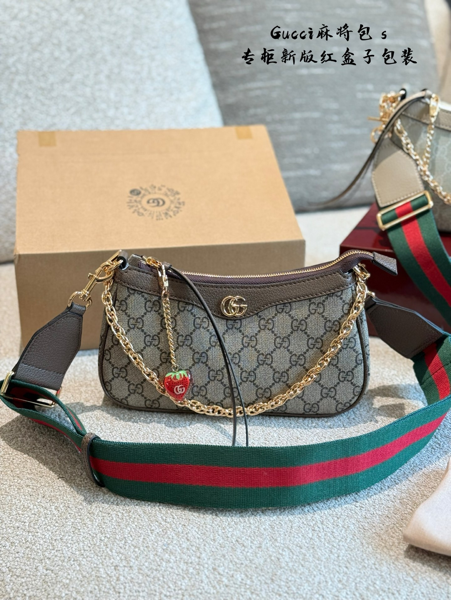 Gucci Silver Vintage-Inspired Bag 545