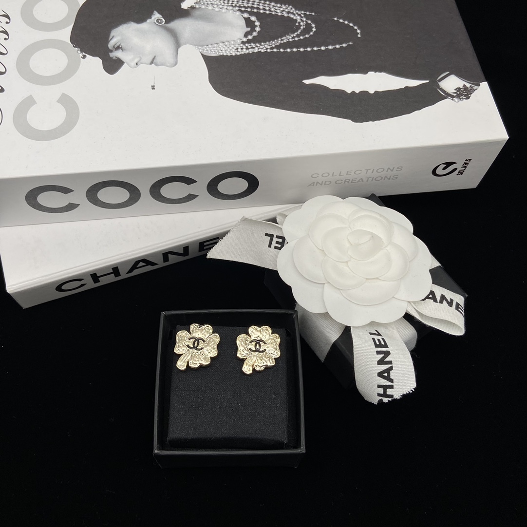 Chanel Rose Gold Vintage-Inspired Earrings 013