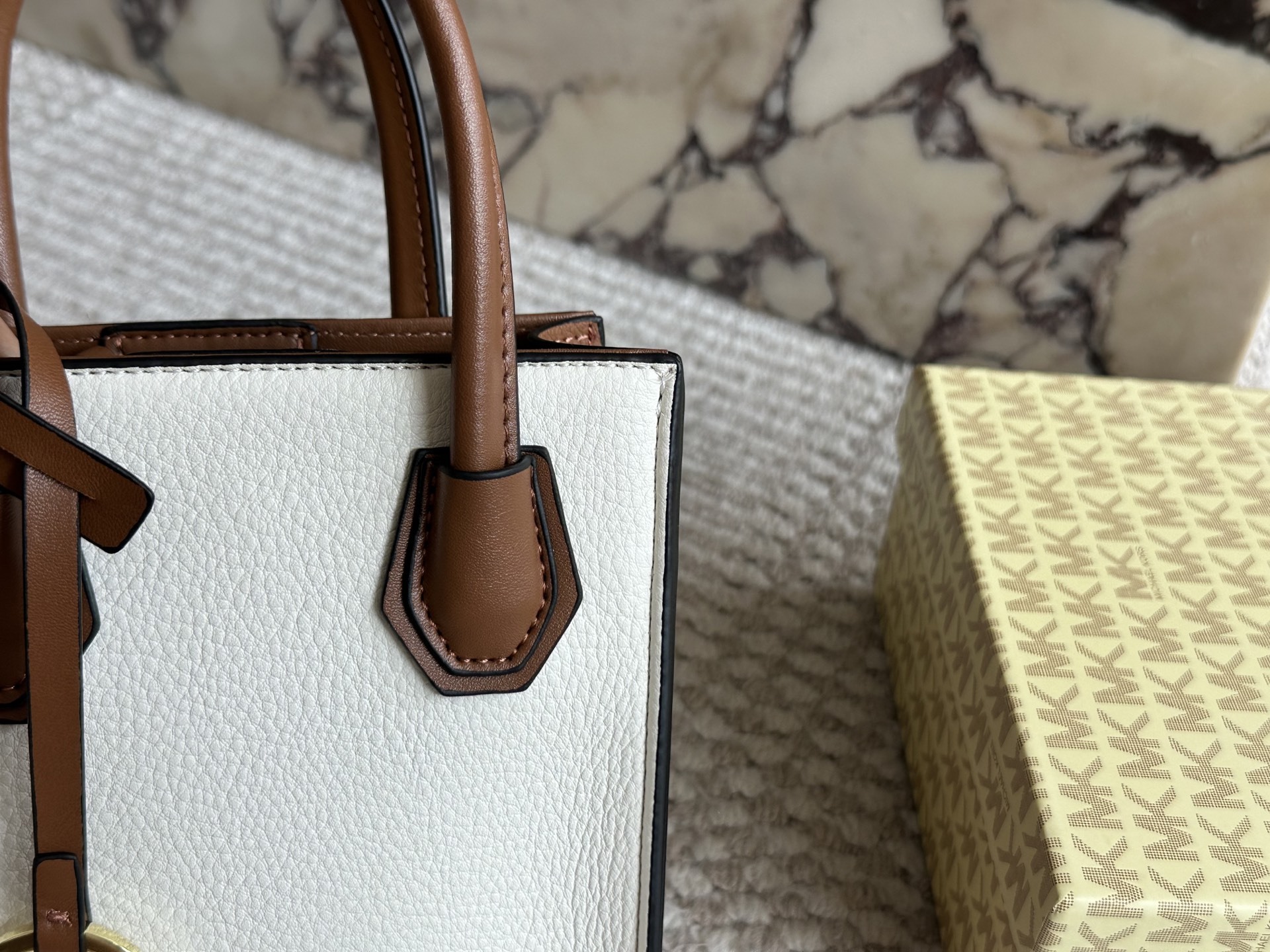 MK Beige Logo-Accented Bag mercer 004