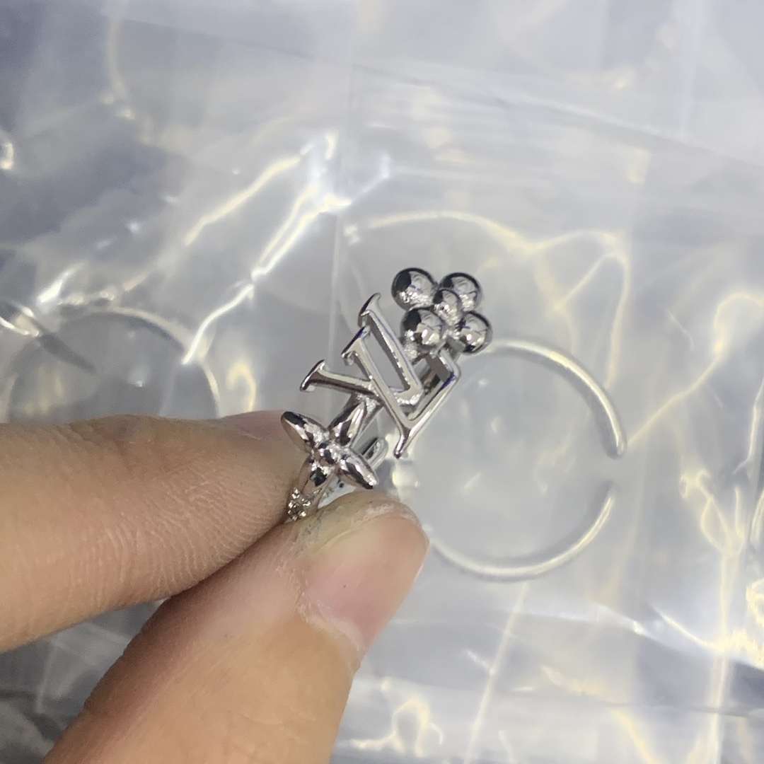 LV Silver Romantic Ring 672