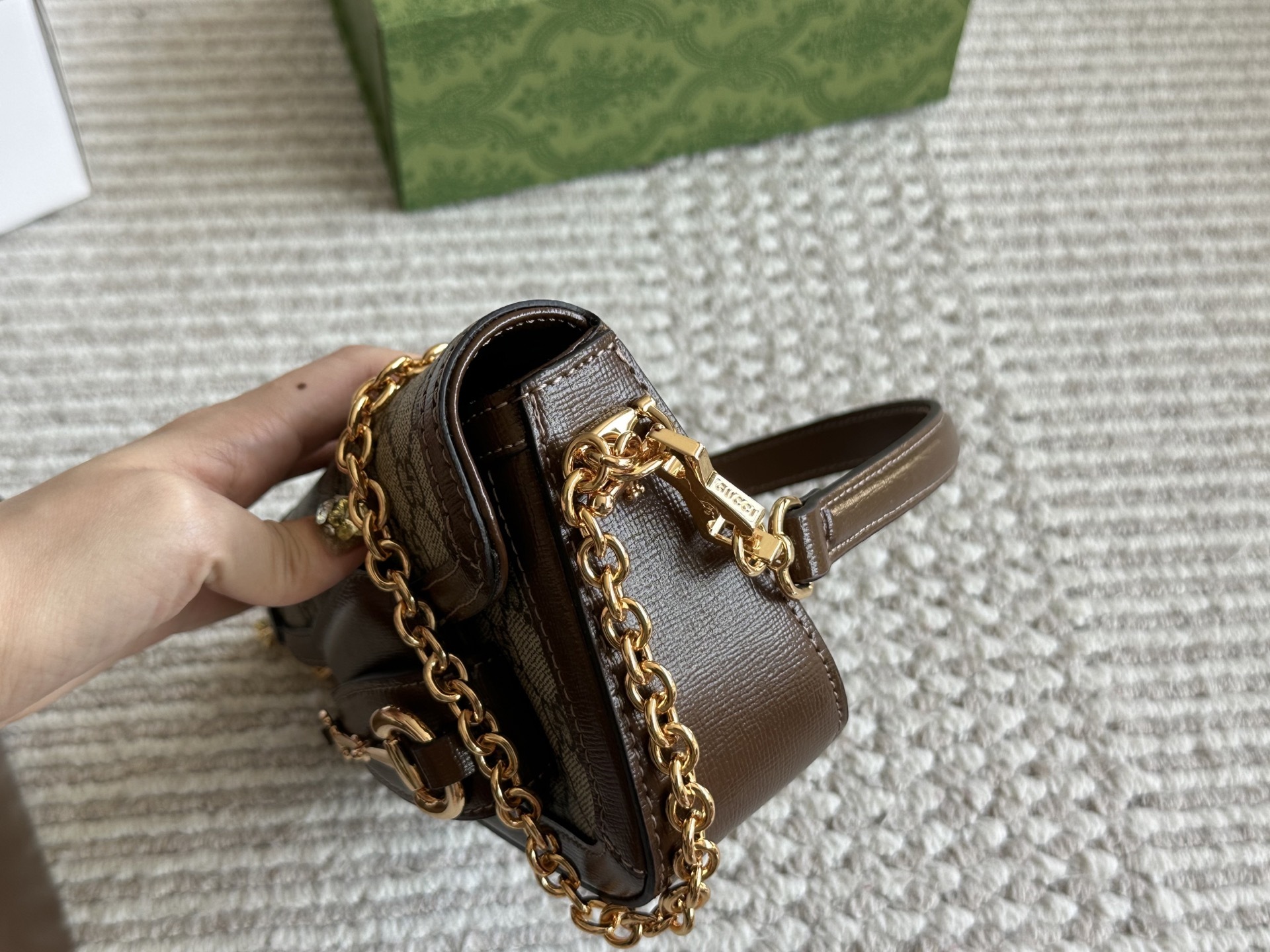 Gucci Silver Vintage-Inspired Bag 566