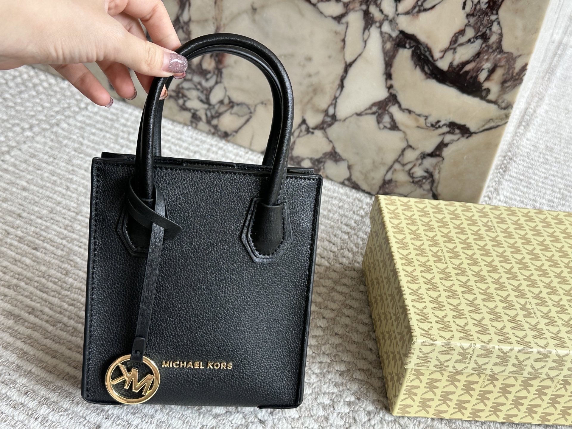 MK Beige Logo-Accented Bag mercer 004