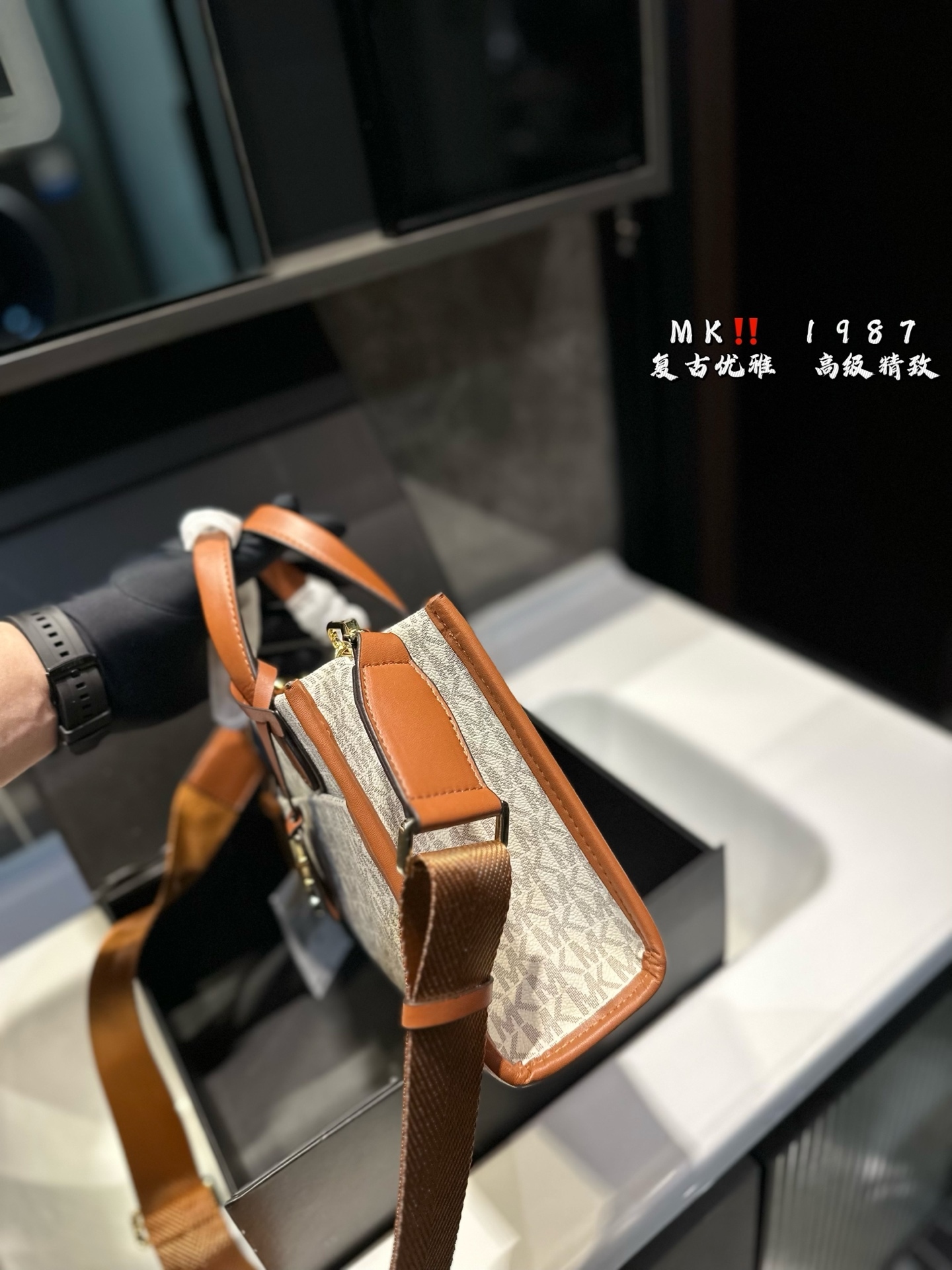 Michael Kors MK EMPIRE Orange Modern Bag 019