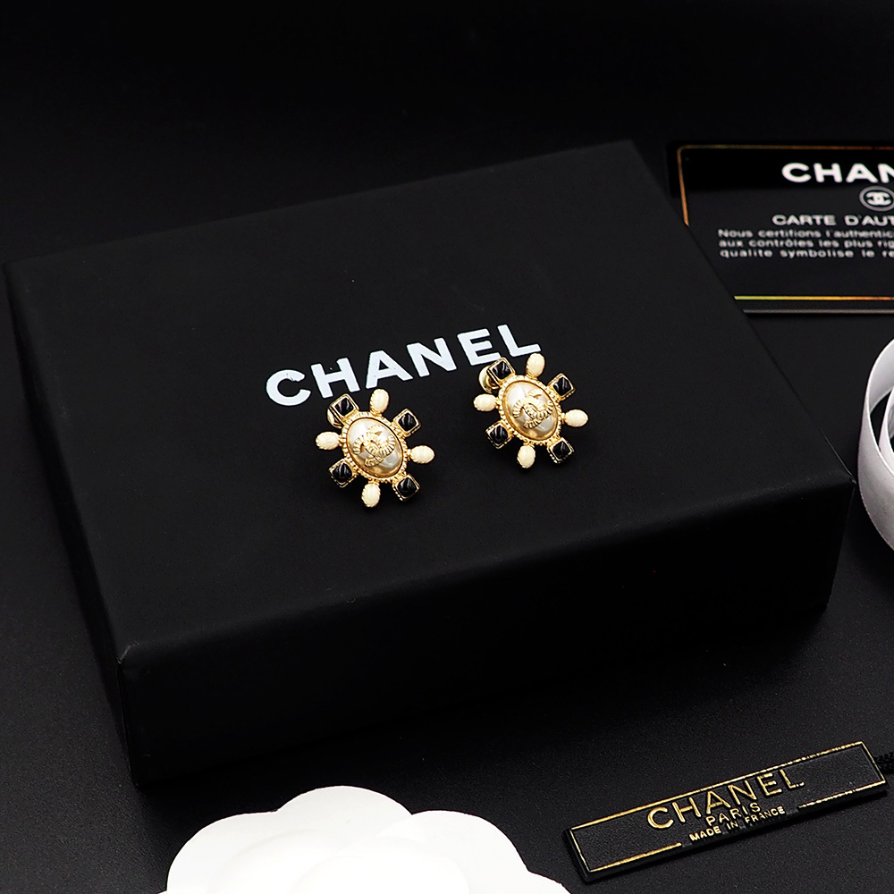 Chanel Rose Gold Vintage-Inspired Earrings 028