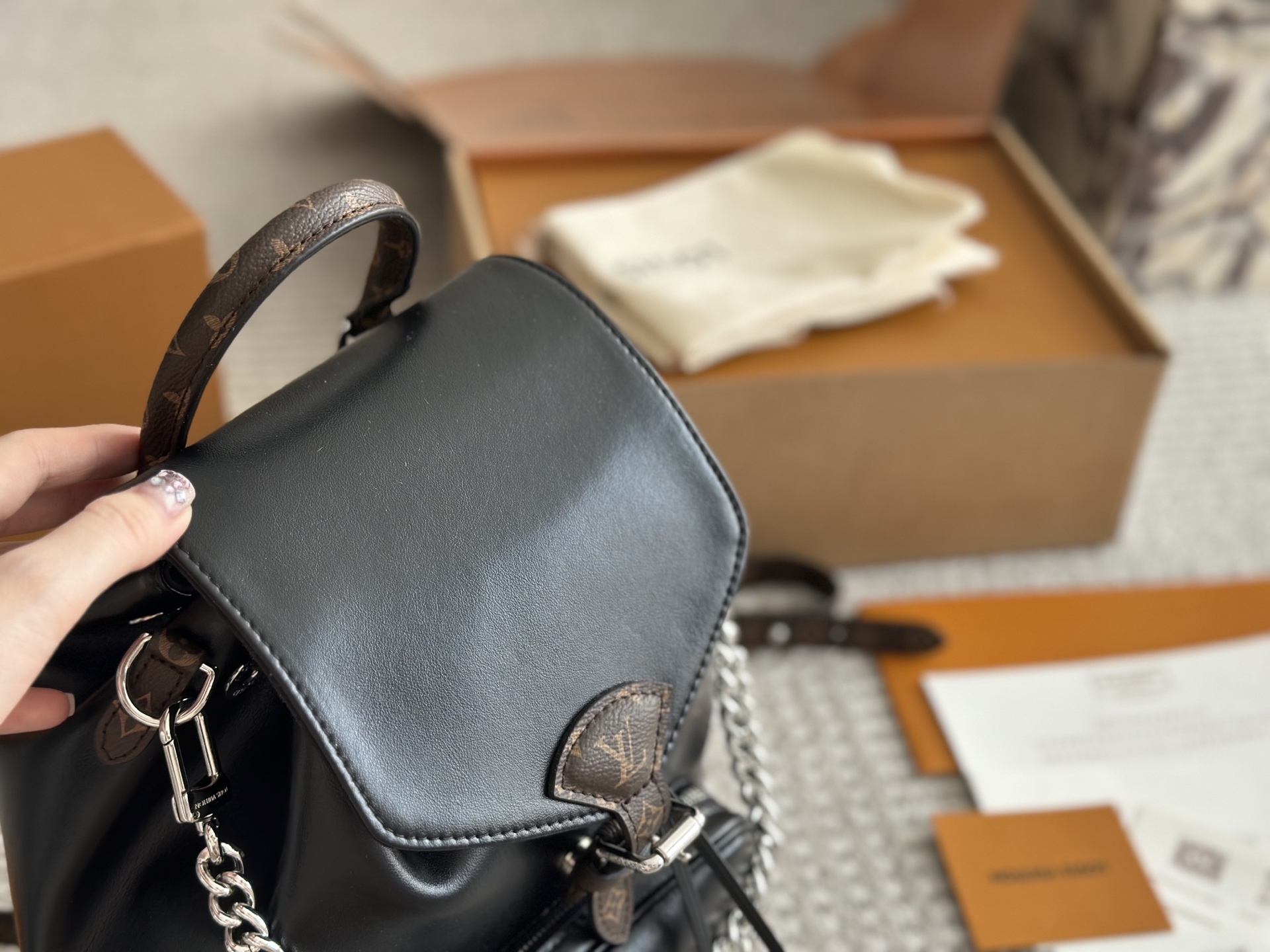 LV Silver Vintage-Inspired Bag 1558