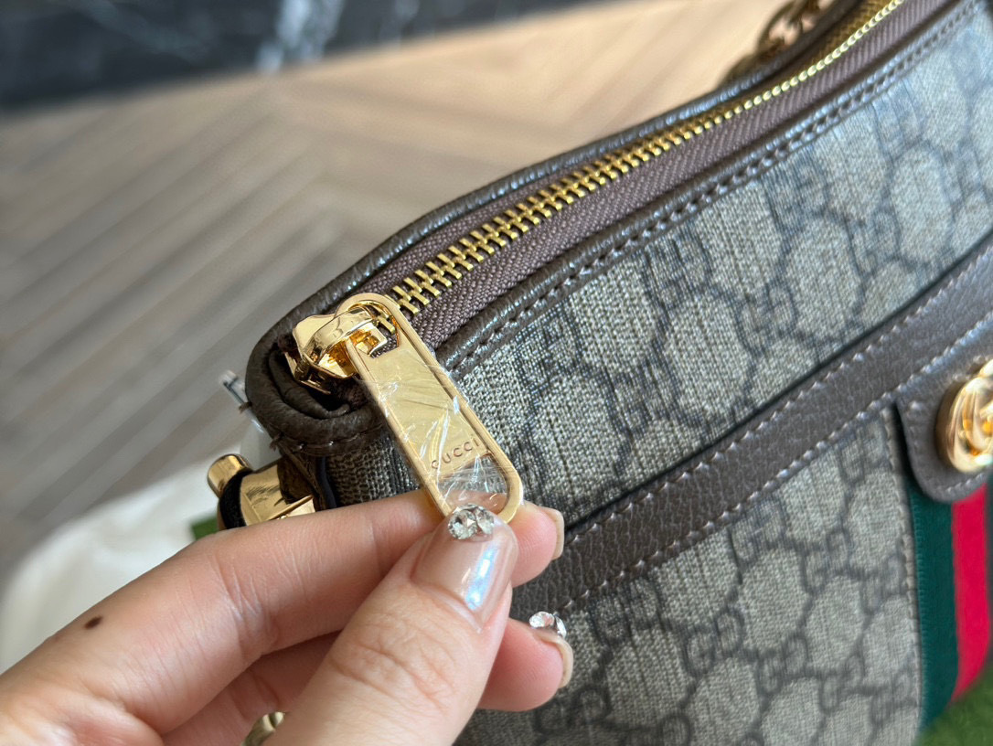 Gucci Silver Quilted Bag 575
