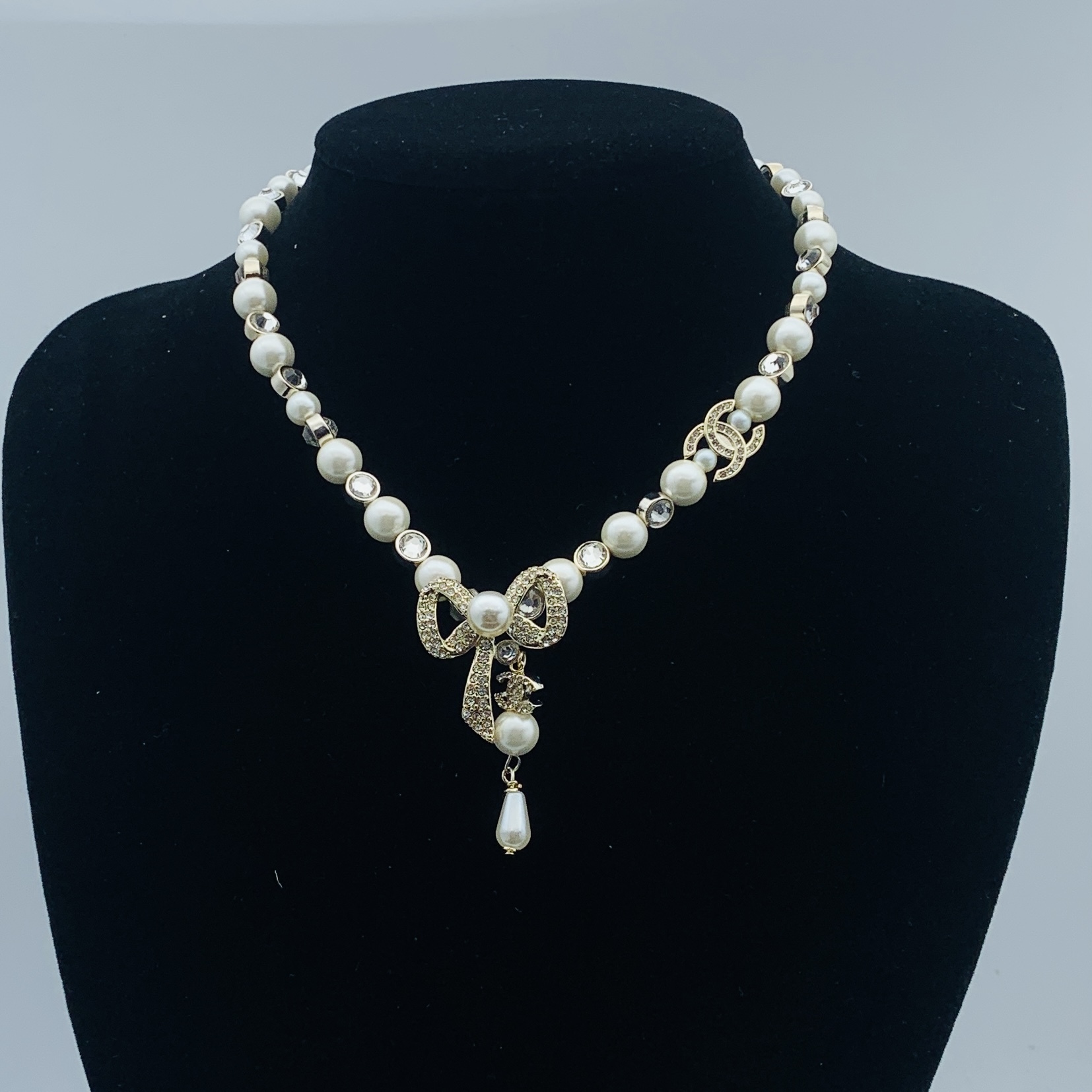 Chanel Silver Vintage-Inspired Necklace 895