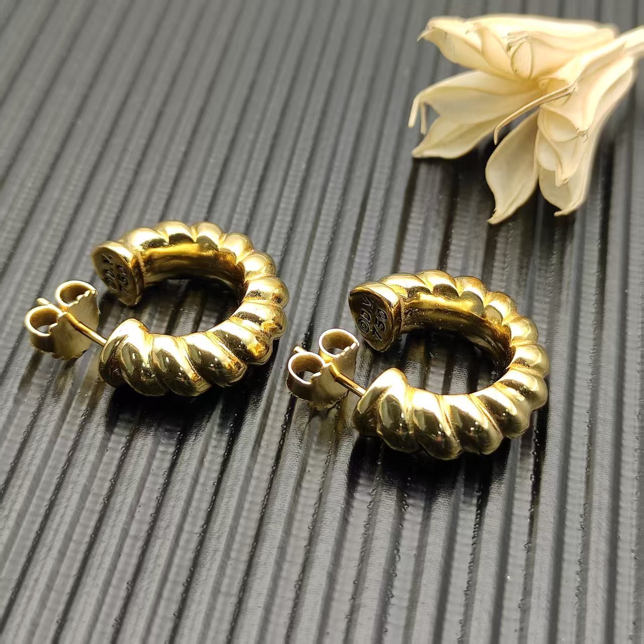 David Yurman Gold Vintage-Inspired Earrings 230