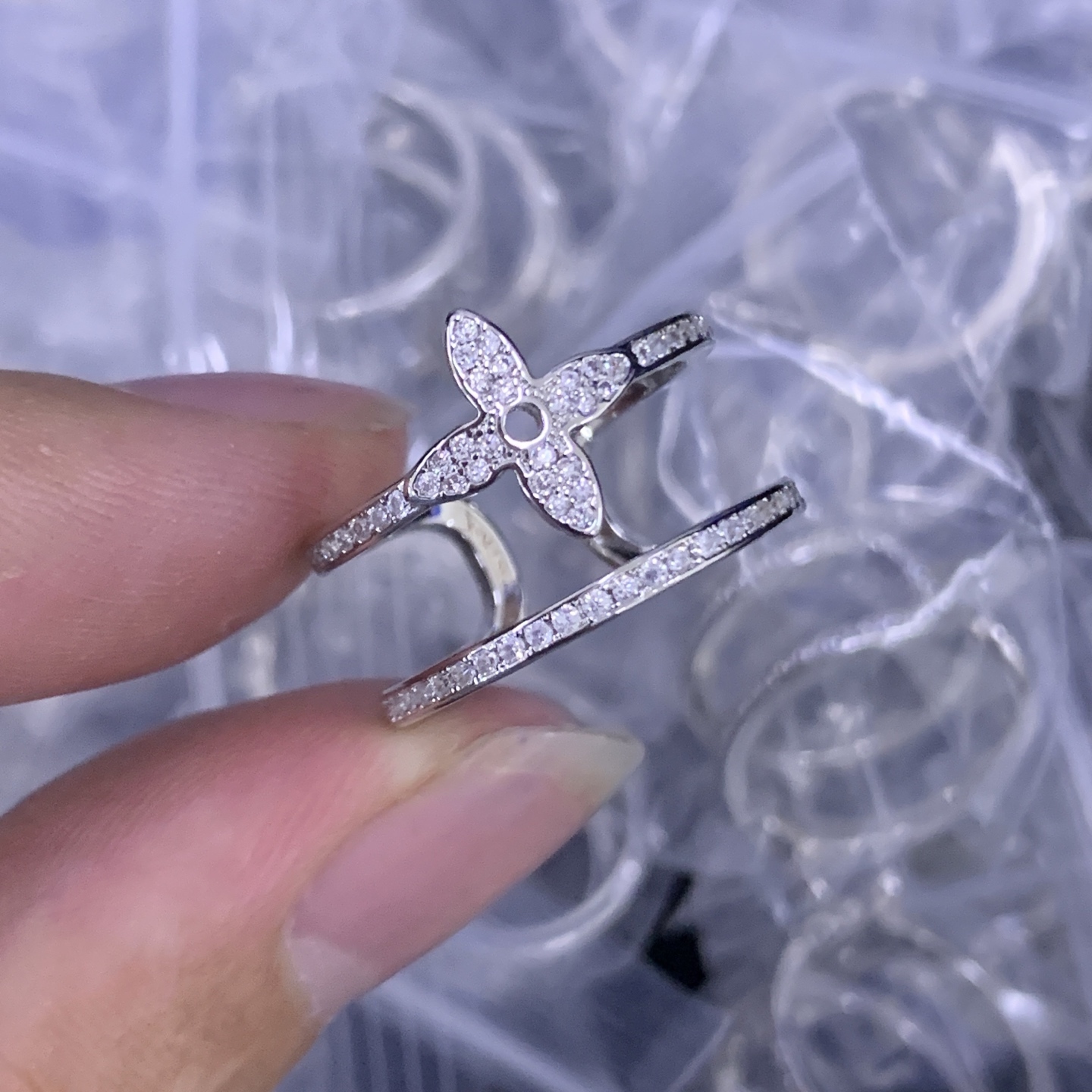 LV Silver Logo-Accented Ring 622