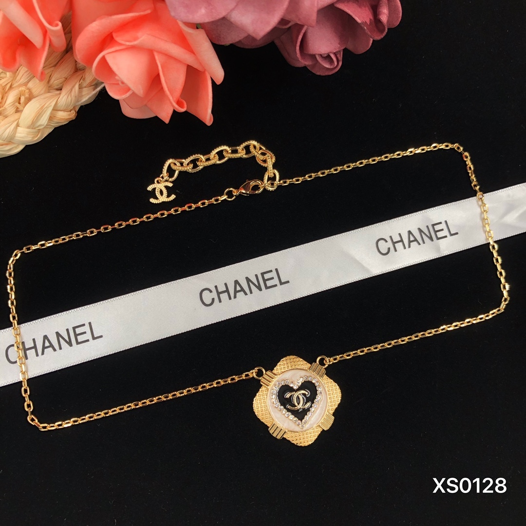 Chanel Rose Gold Vintage-Inspired Necklace 1043