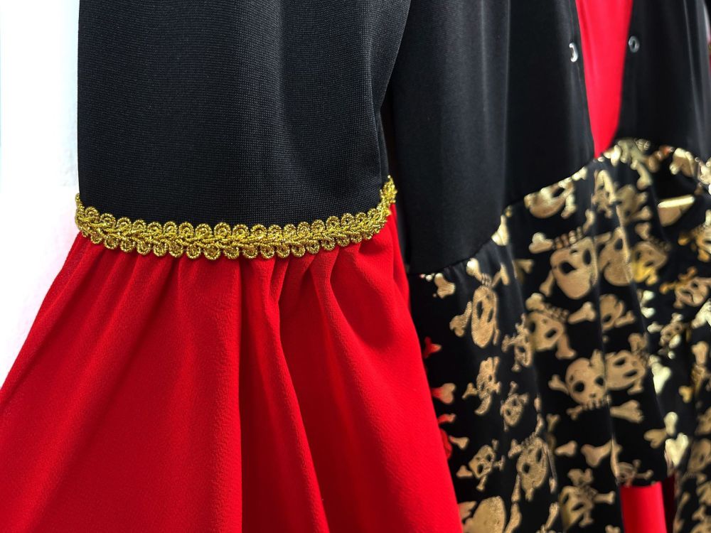 Red Pirates cos Captain Jack adult female Caribbean