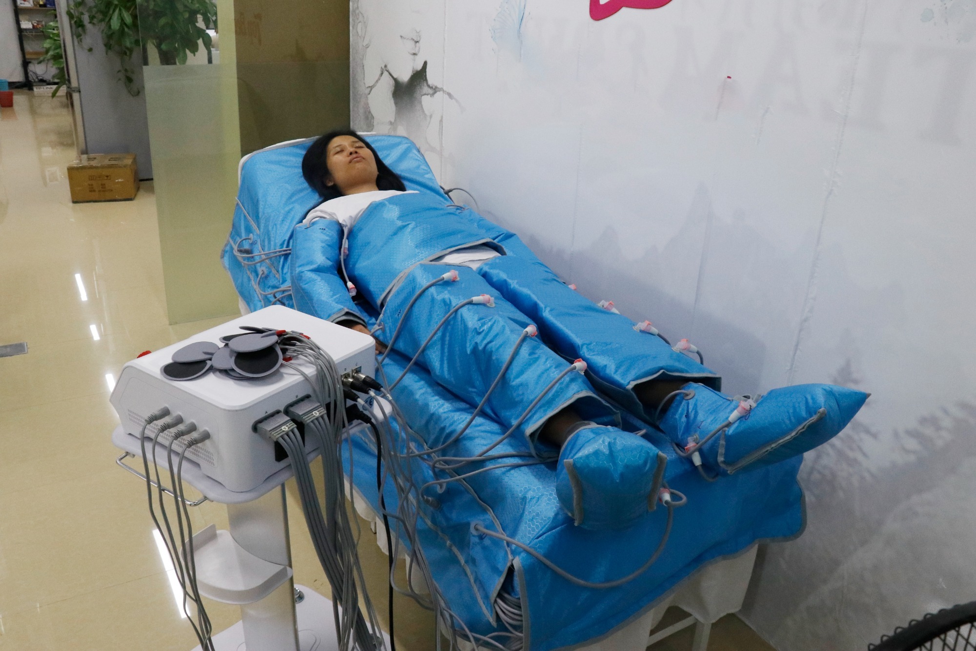 Professional 3 in 1 infrared pressotherapy EMS lymphatic drainage machine with blanket