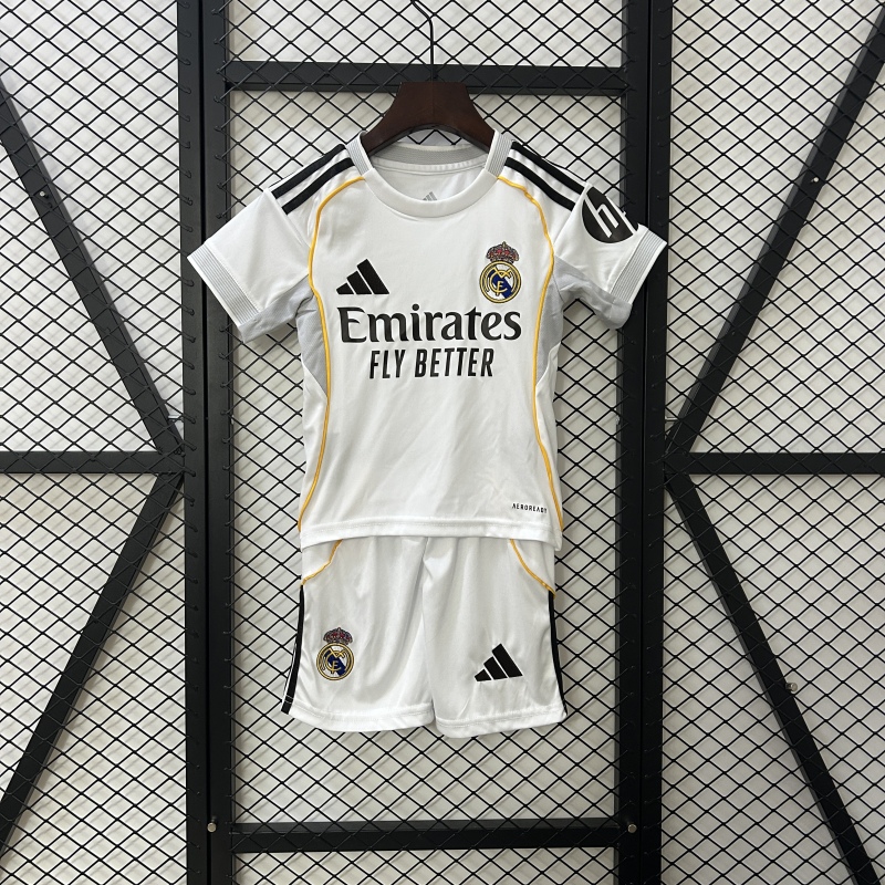 25/26 kids Real Madrid home size: 16-28 + free socks