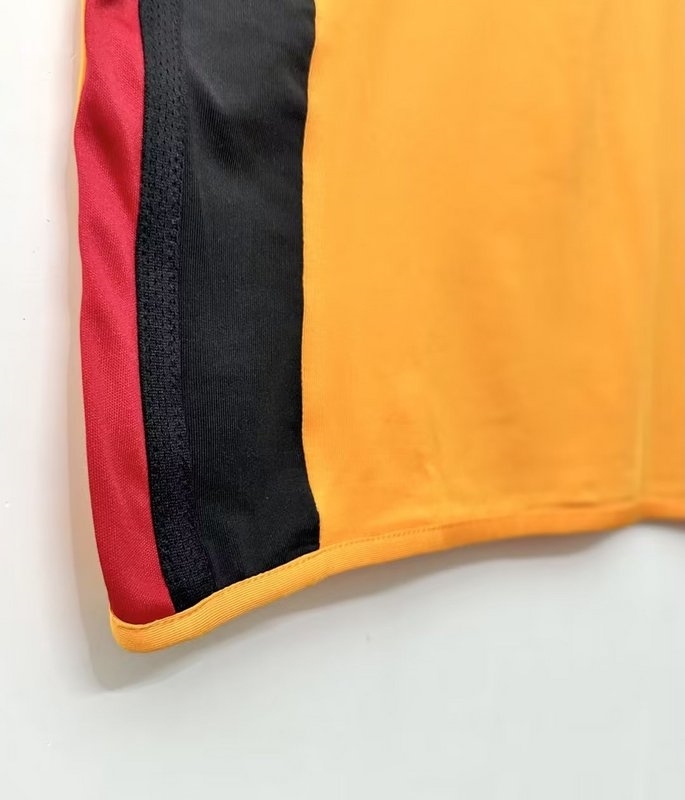 2005-2006 home Retro Roma Soccer Jerseys