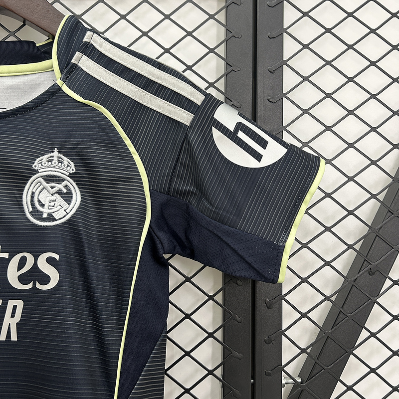 25/26 kids Real Madrid away size: 16-28 + free socks