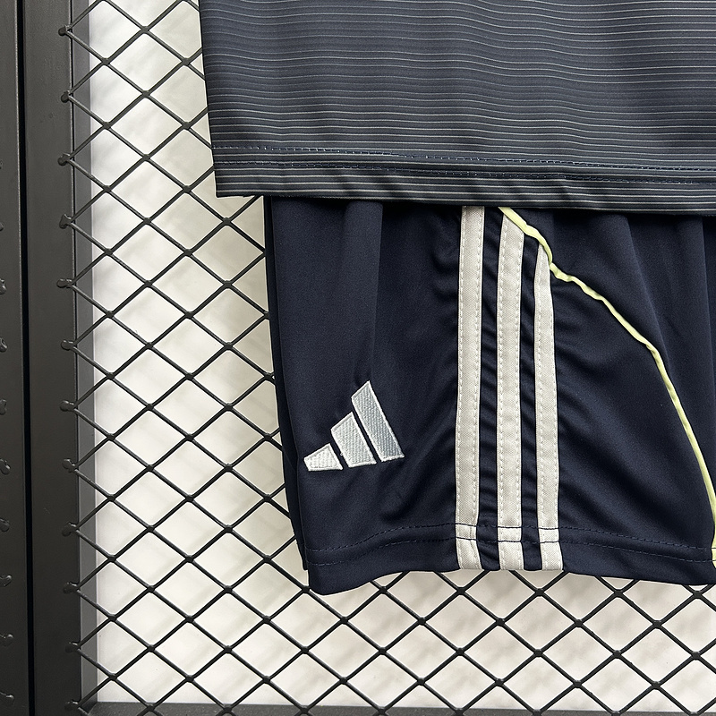 25/26 kids Real Madrid away size: 16-28 + free socks