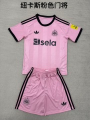2025-2026 Newcastle United Goalkeeper jersey kids + free socks