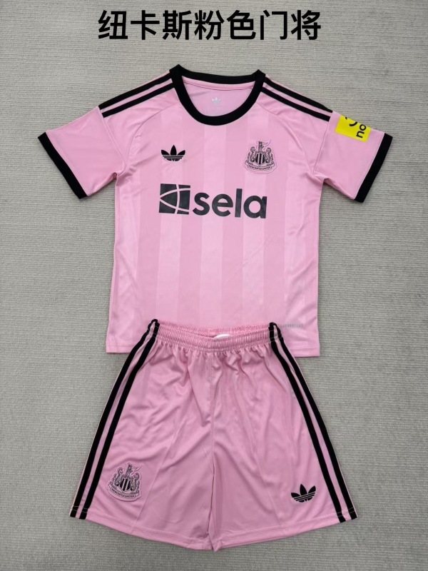 2025-2026 Newcastle United Goalkeeper jersey kids + free socks