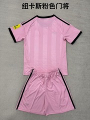2025-2026 Newcastle United Goalkeeper jersey kids + free socks