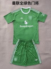 2025-2026 Manchester United Goalkeeper jersey kids + free socks green