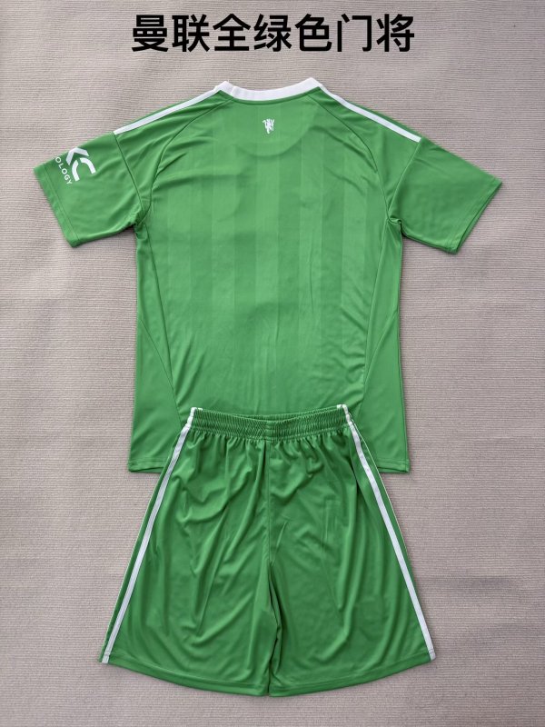2025-2026 Manchester United Goalkeeper jersey kids + free socks green