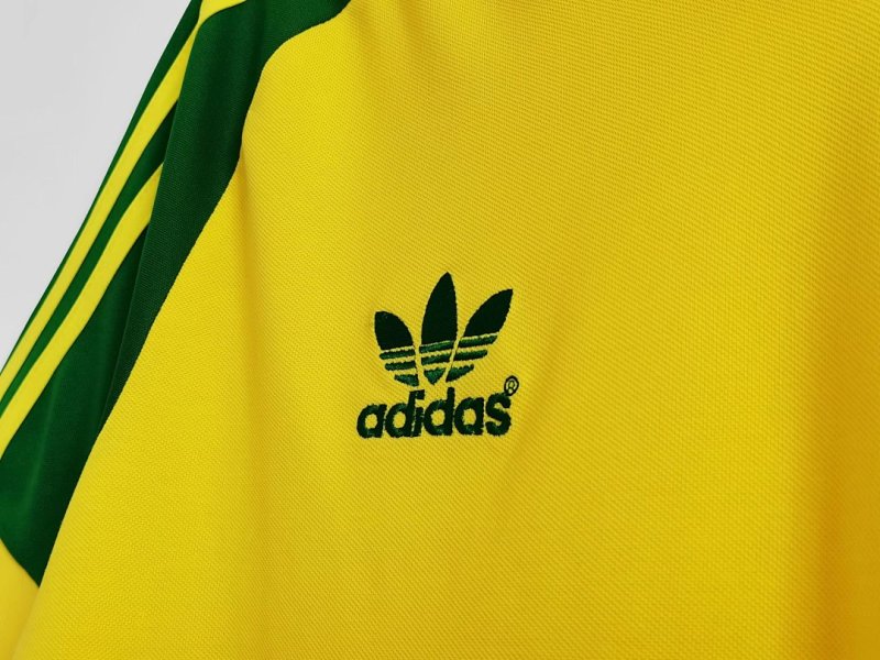 1982 away Wales retro Fan version