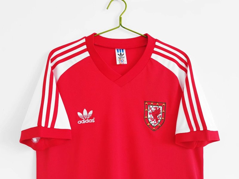 1982 home Wales retro Fan version