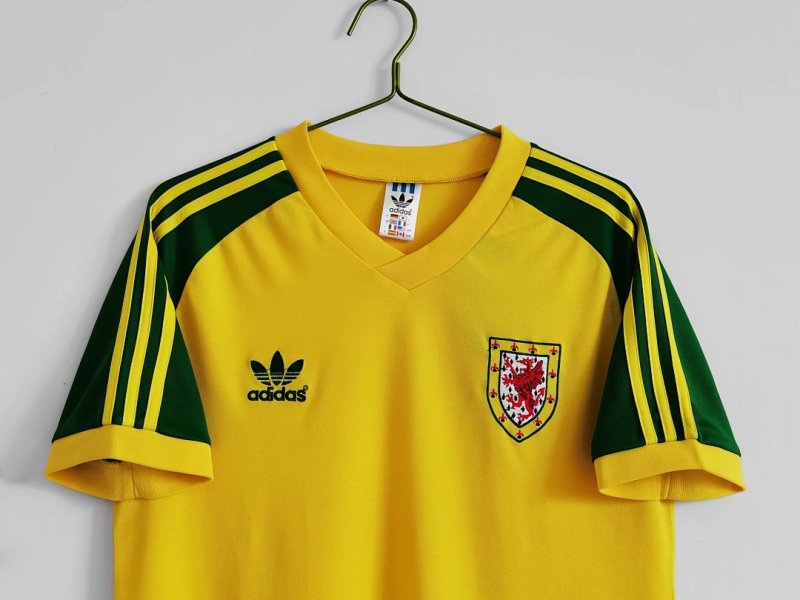 1982 away Wales retro Fan version