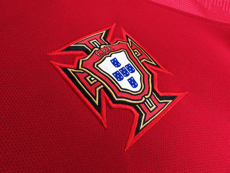 2018 home Long sleeves Portugal retro Fan version