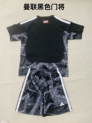 2627 season Manchester United Goalkeeper Kids kit + free socks